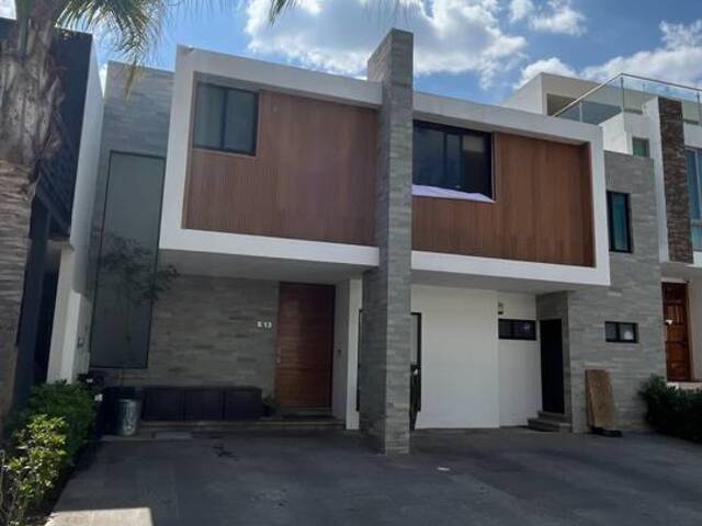 #117 - Casa para Venta en Guadalajara - JC