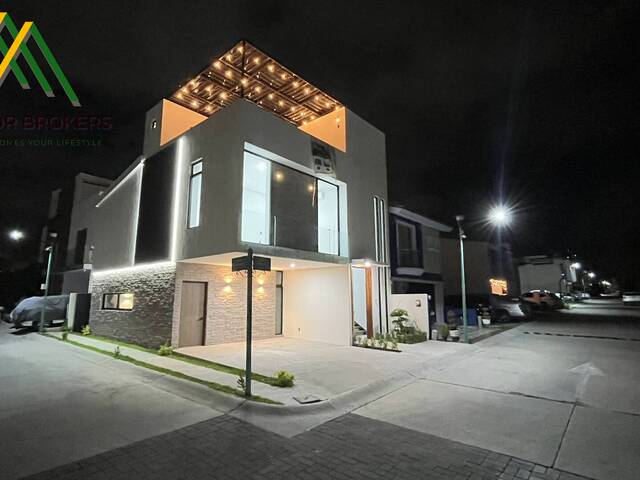 #98 - Casa para Venta en Zapopan - JC