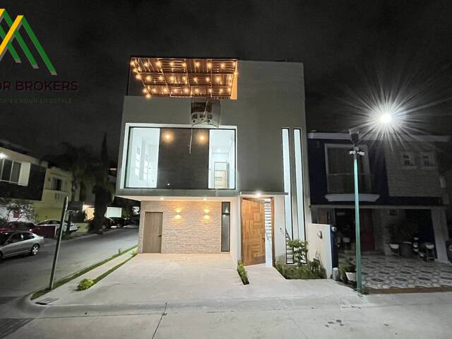 #98 - Casa para Venta en Zapopan - JC