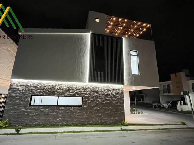 #98 - Casa para Venta en Zapopan - JC