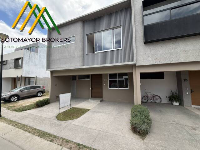 #126 - Casa para Venta en Zapopan - JC