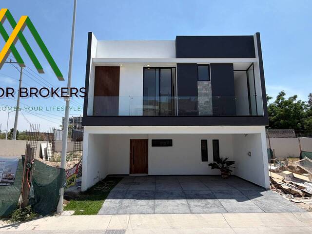 #143 - Casa para Venta en Zapopan - JC