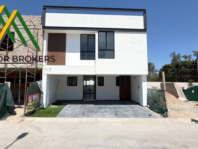 #144 - Casa para Venta en Zapopan - JC