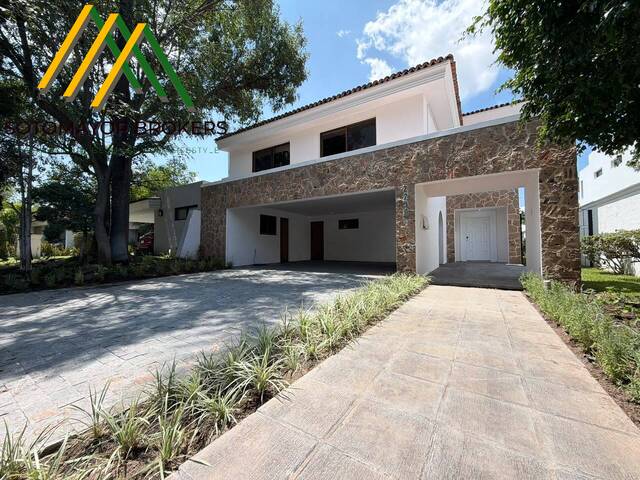 #187 - Casa para Venta en Zapopan - JC