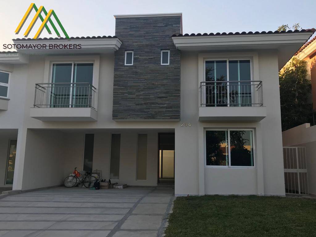 CASA EN RENTA AL SUR EL MANANTIAL