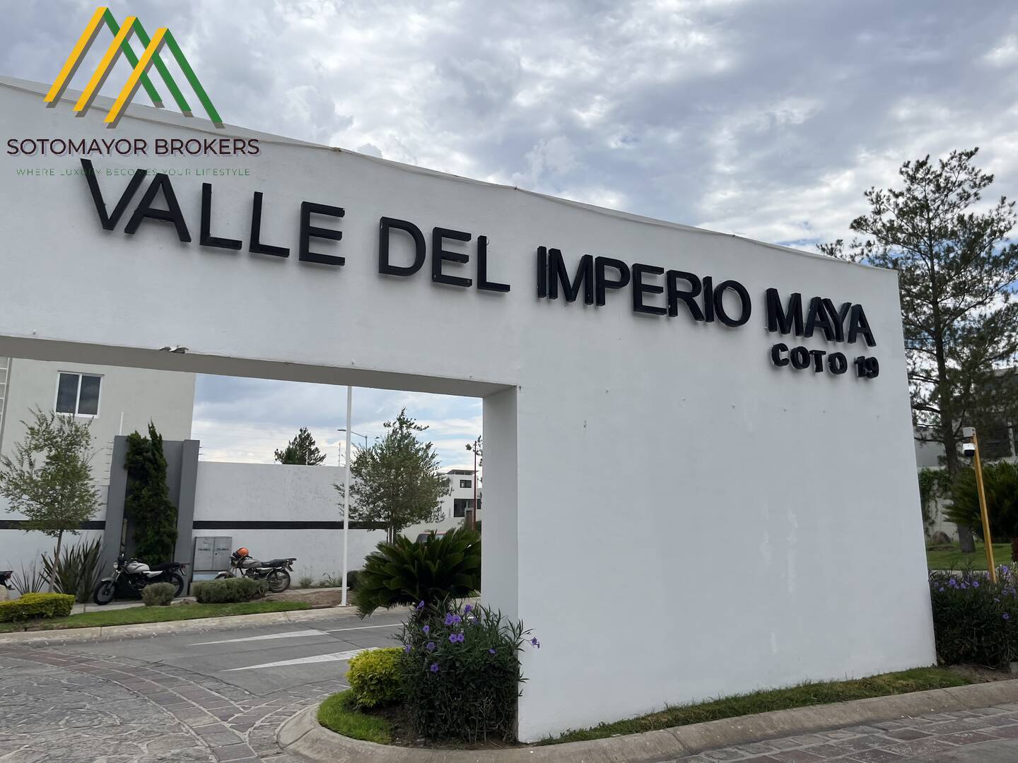 CASA EN VENTA VALLE IMPERIAL IMPERIO MAYA