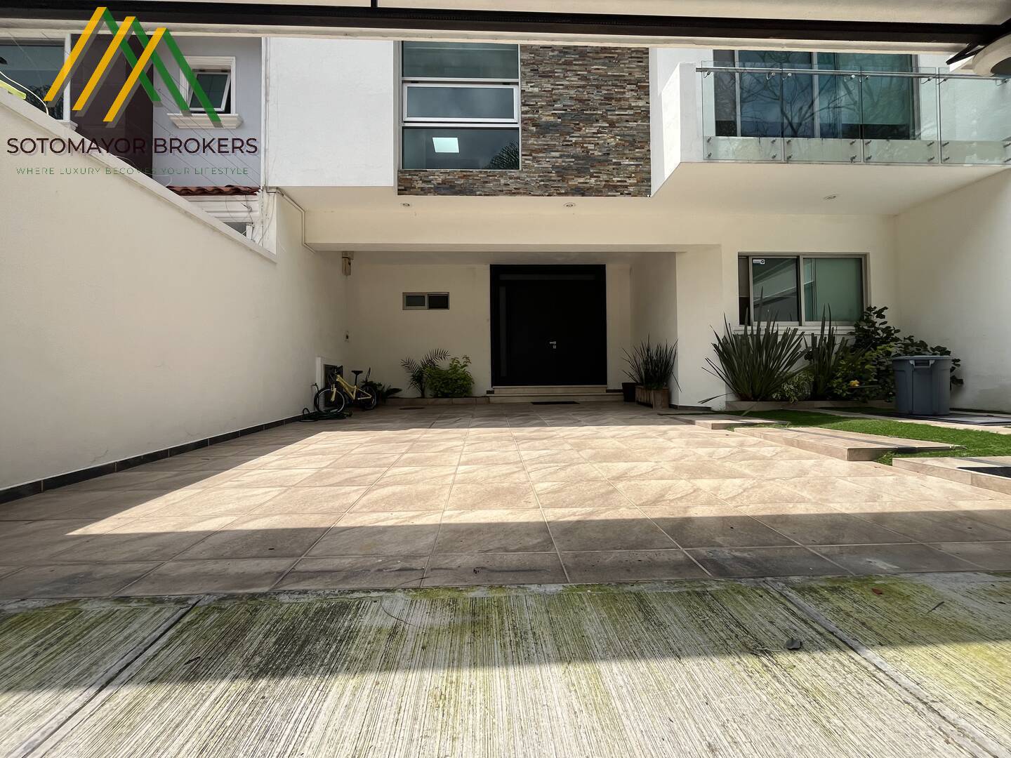 CASA EN VENTA BUGAMBILIAS