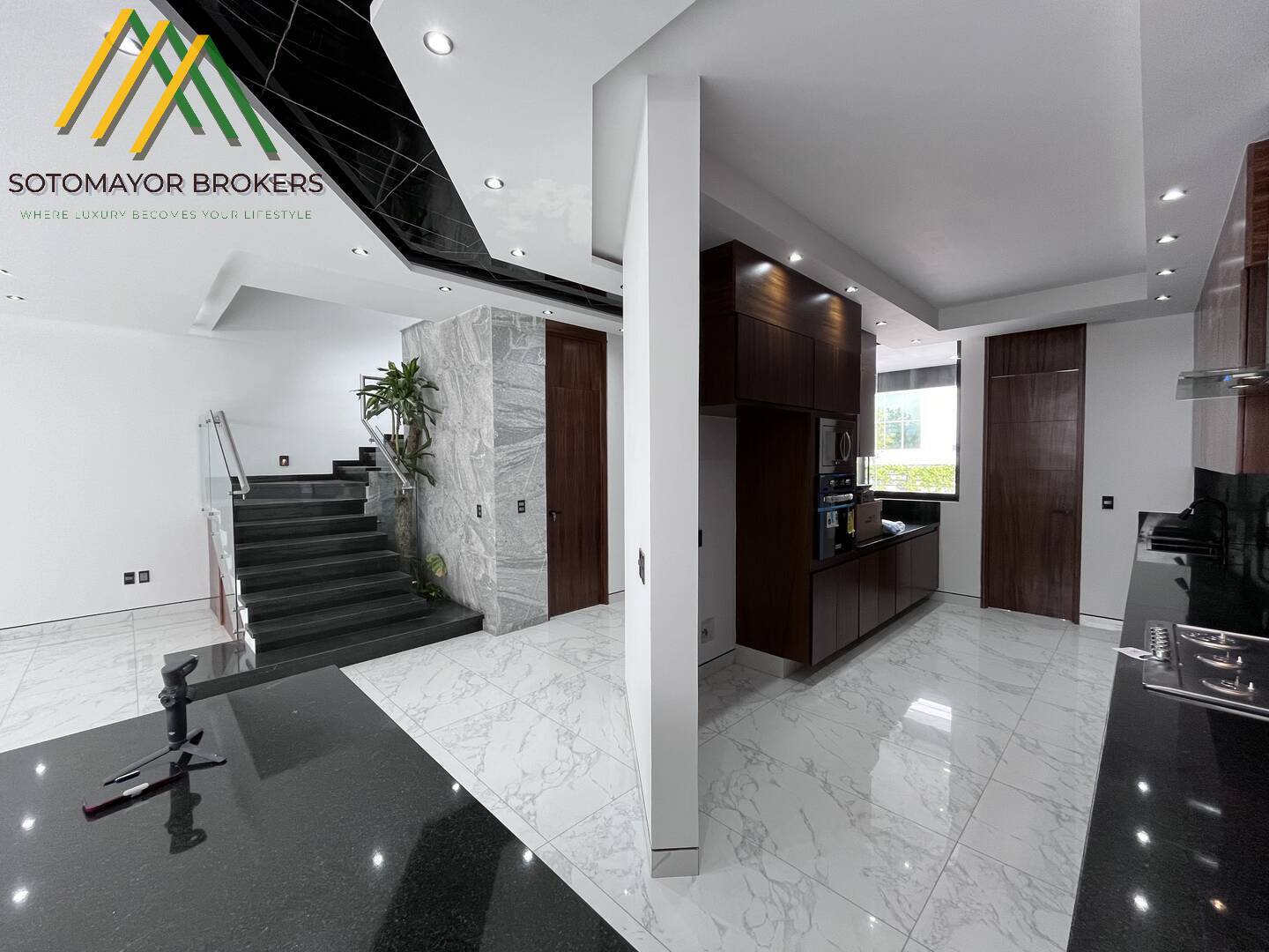 CASA EN VENTA DE LUJO VALLE IMPERIAL COTO IMPERIO MAYA