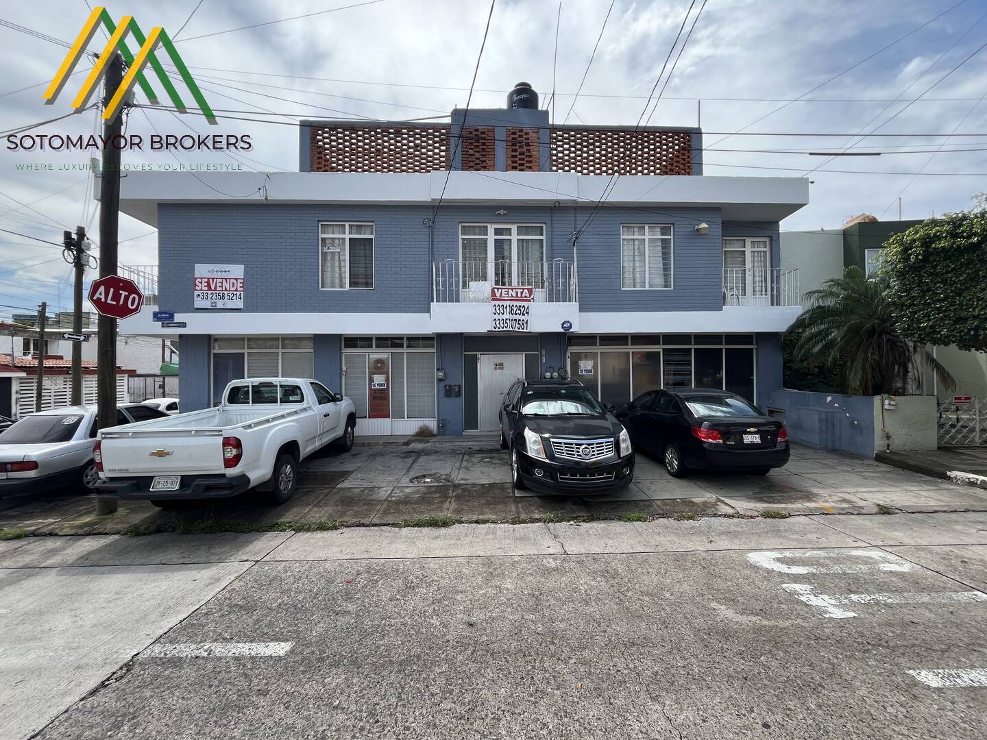 EDIFICIO EN ESQUINA EN VENTA CON DEPAS Y LOCALES EN PRADOS VALLARTA !!!