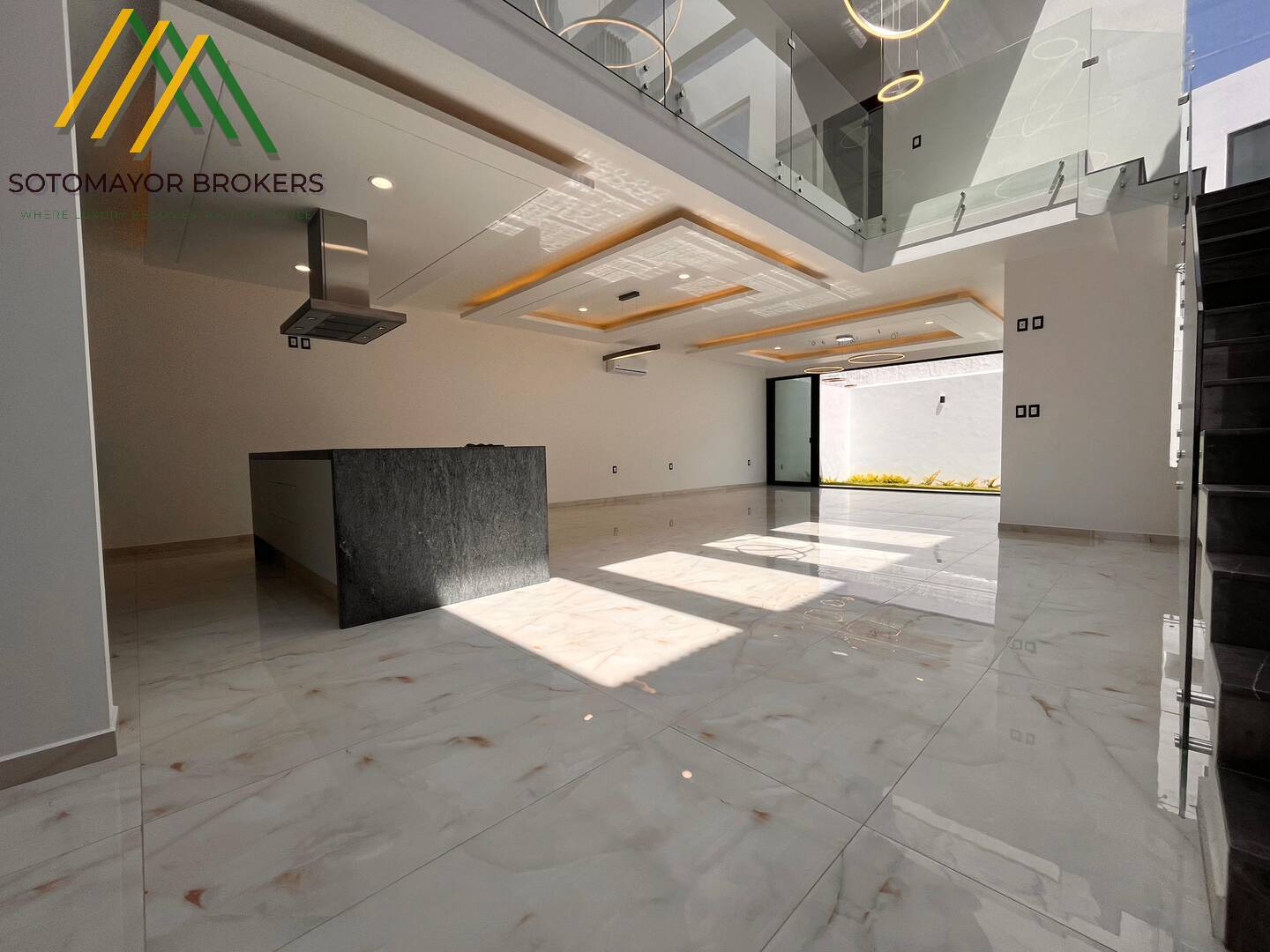 CASA DE LUJO EN VENTA  VALLE IMPERIAL COTO MAPLES