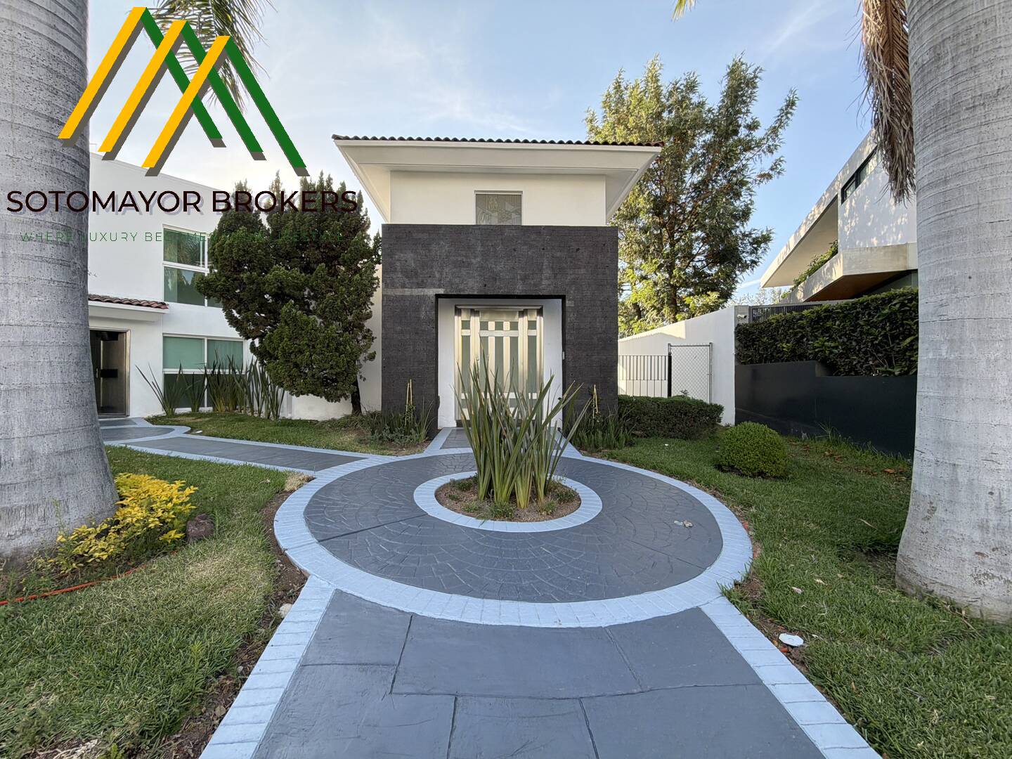 CASA EN RENTA Y VENTA PUERTA DE HIERRO