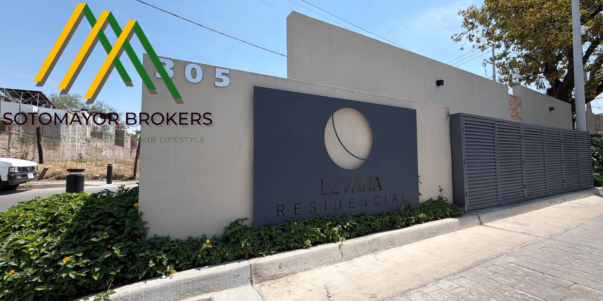 CASA EN VENTA JARDINES VALLARTA. AV. INGLATERRA