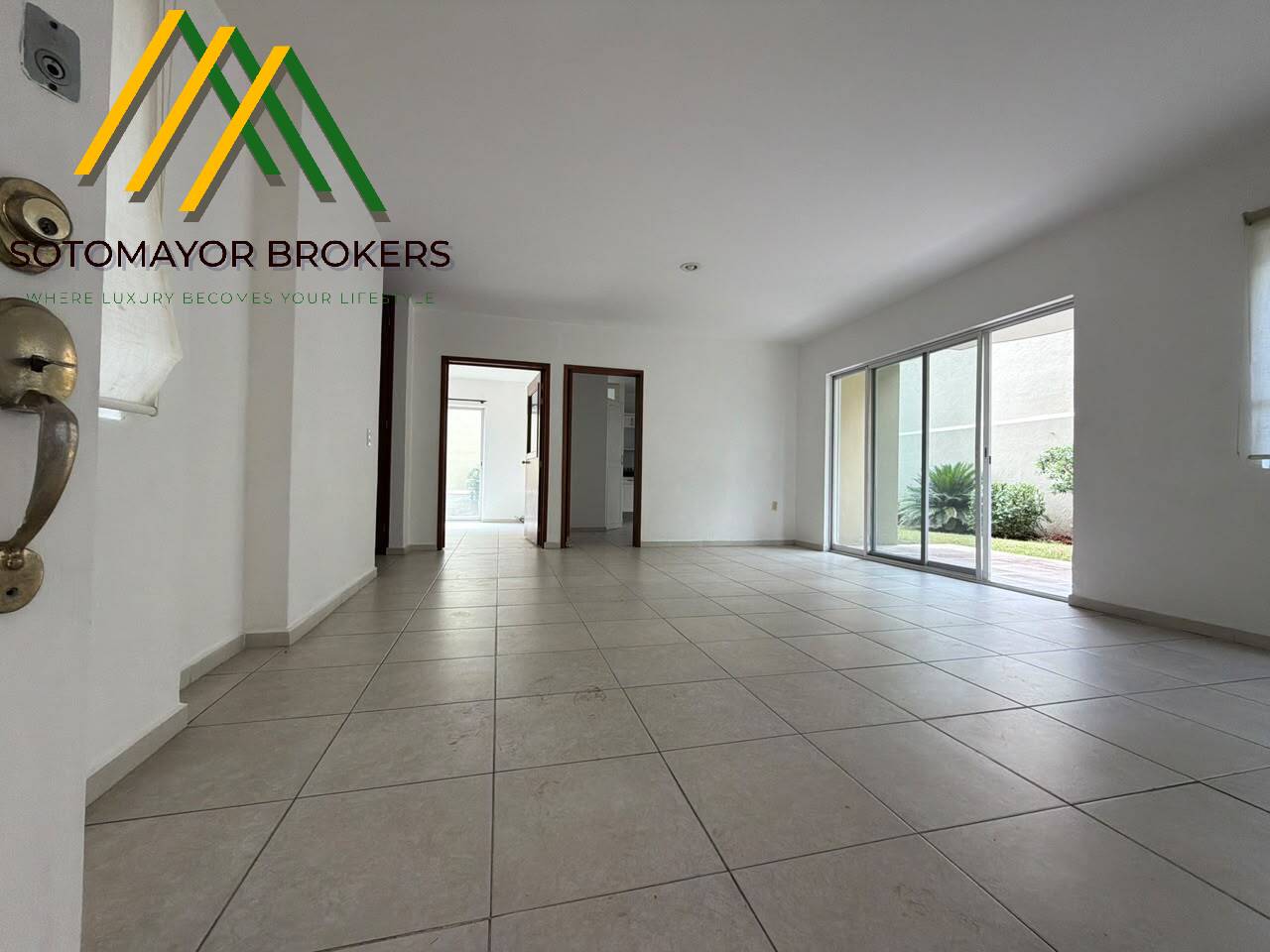 Amplio departamento en renta en Av. Guadalupe